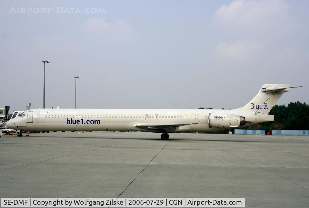 SE-DMF, 1996 McDonnell Douglas MD-90-30 C/N 53457, visitor