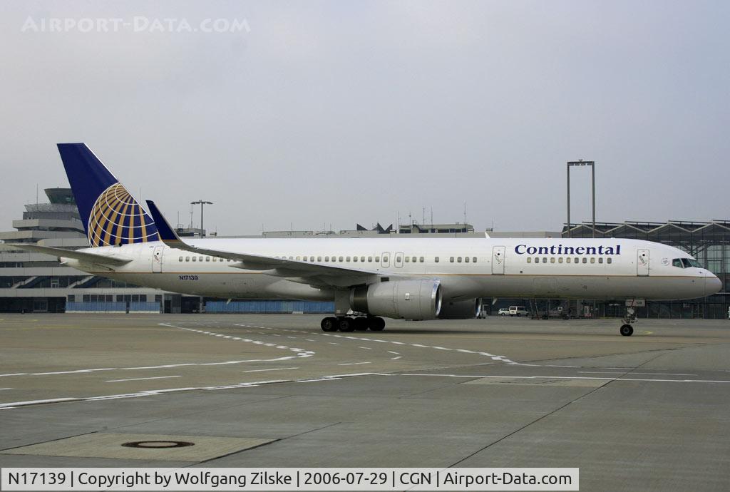 N17139, 2000 Boeing 757-224 C/N 30352, visitor