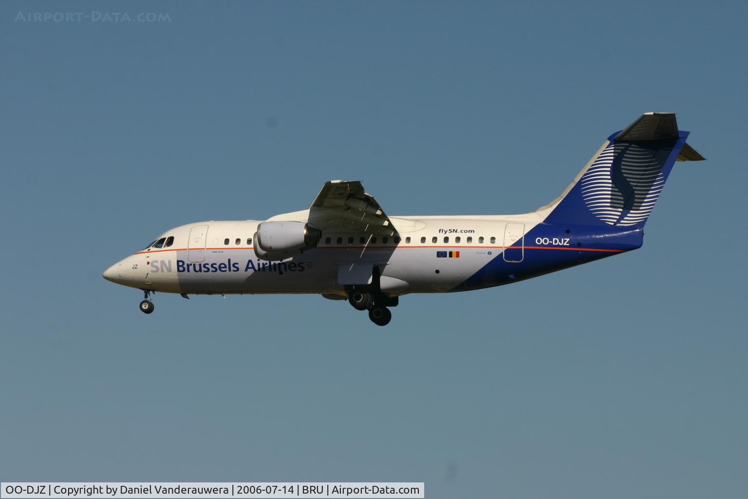 OO-DJZ, 1997 British Aerospace Avro 146-RJ85 C/N E.2305, descending to rwy 02