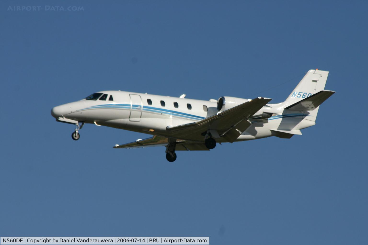 N560DE, 2002 Cessna 560 Citation Excel C/N 560-5284, about to land on rwy 02