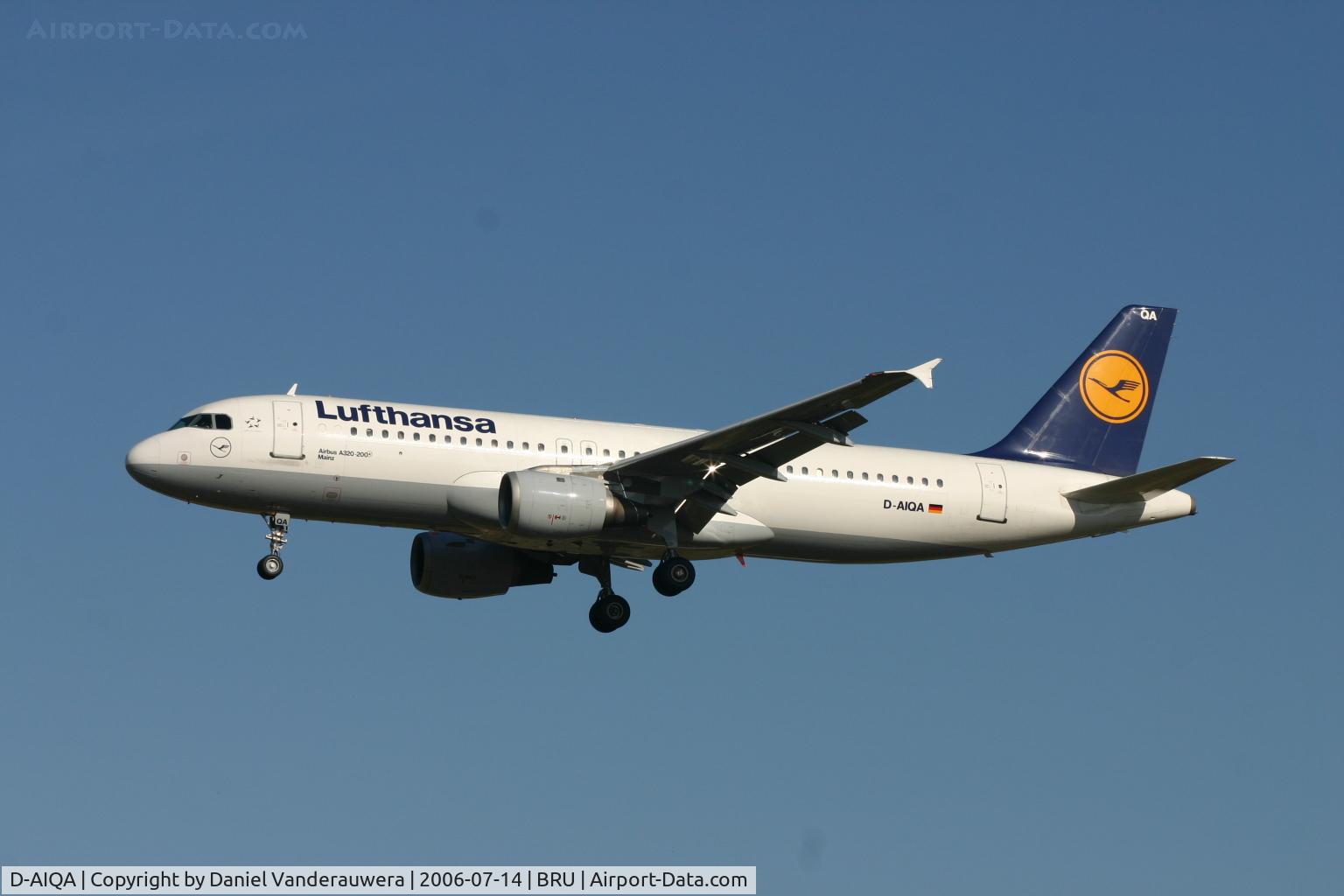 D-AIQA, 1991 Airbus A320-211 C/N 0172, MAINZ is about to land on rwy 02