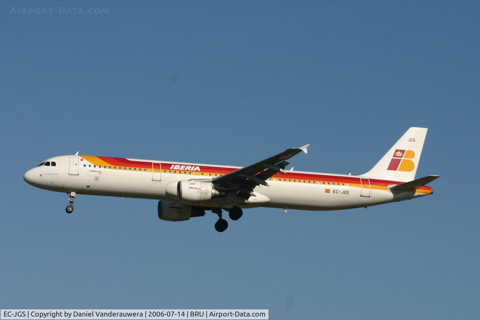 EC-JGS, 2005 Airbus A321-211 C/N 2472, arrival of GUADALUPE to rwy 02