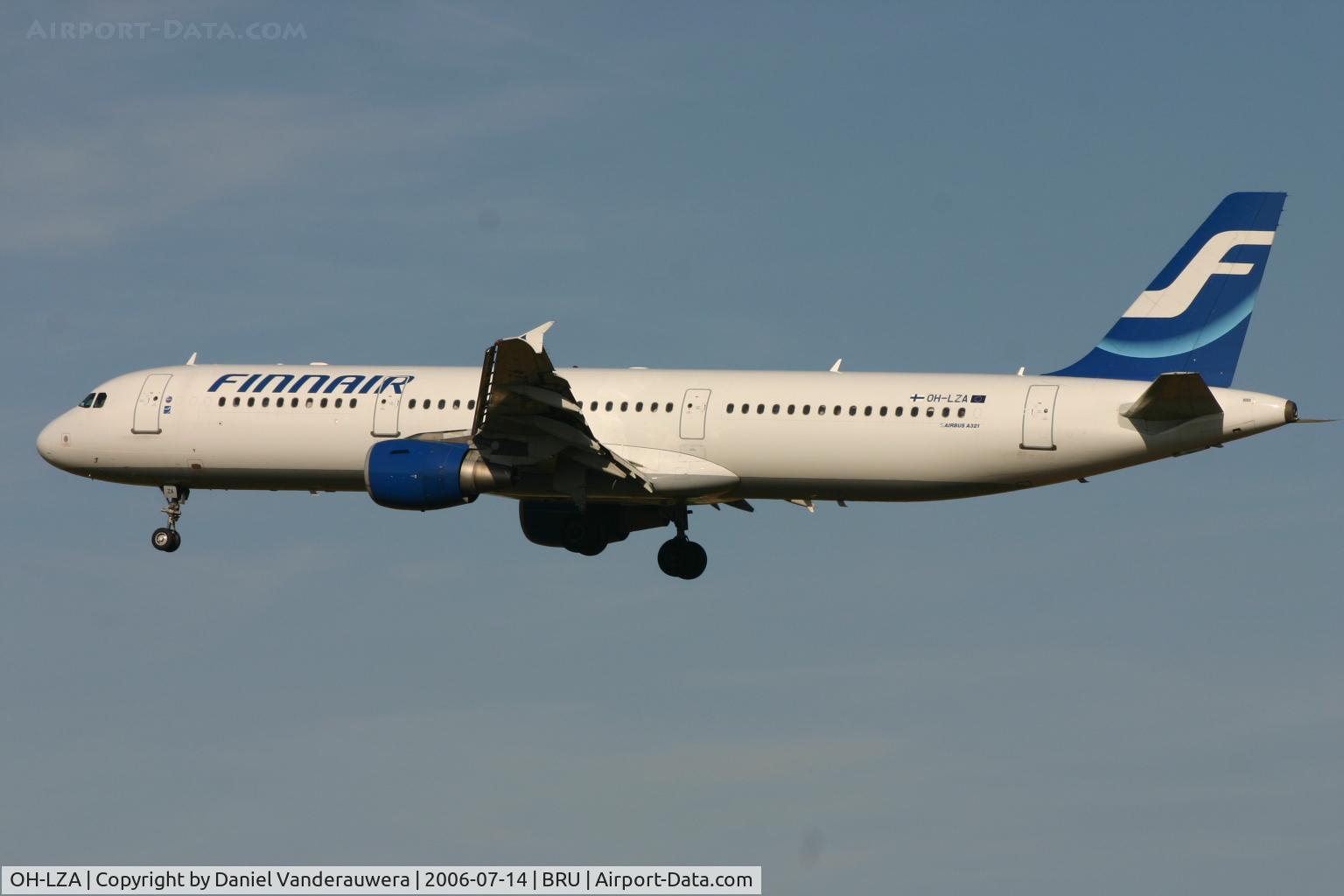 OH-LZA, 1999 Airbus A321-211 C/N 0941, descending to rwy 02