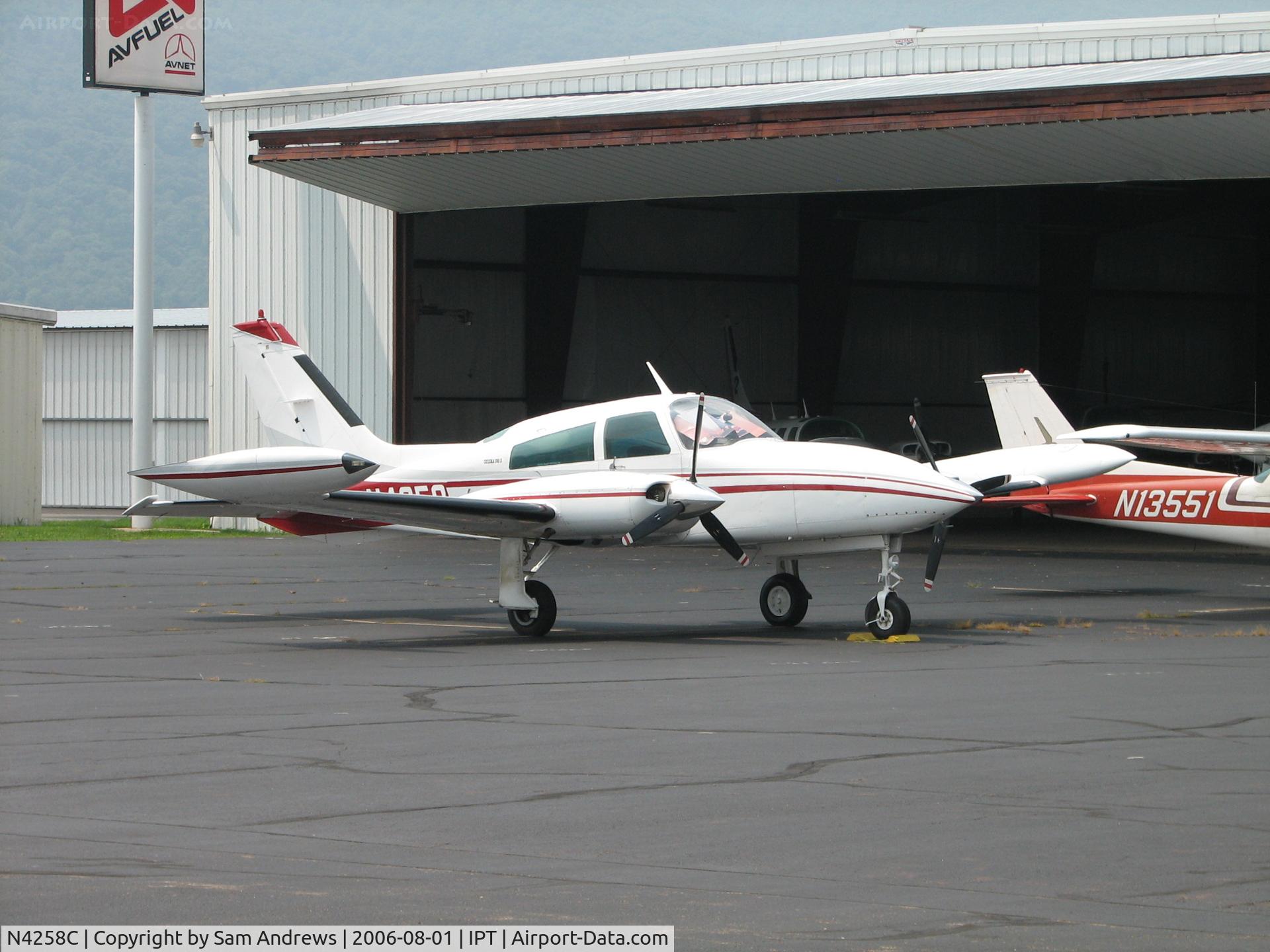 N4258C, 1978 Cessna 310R C/N 310R1386, It was 105 degrees today.