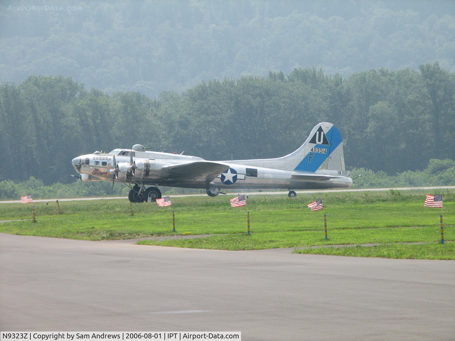 N9323Z, 1944 Boeing B-17G-85-DL Flying Fortress C/N 32155, Taxiing in.