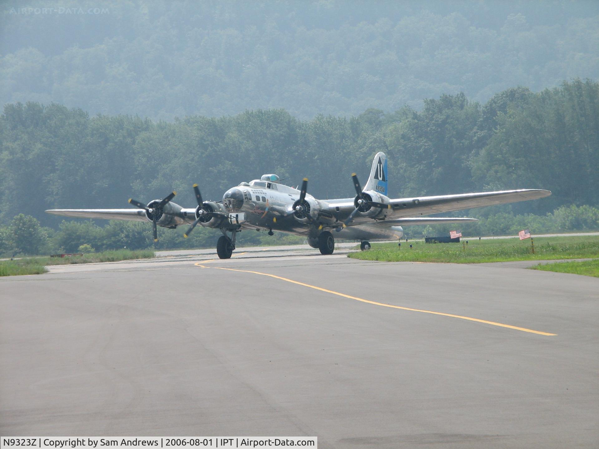 N9323Z, 1944 Boeing B-17G-85-DL Flying Fortress C/N 32155, Turning onto the GA Ramp to pick the news folks.