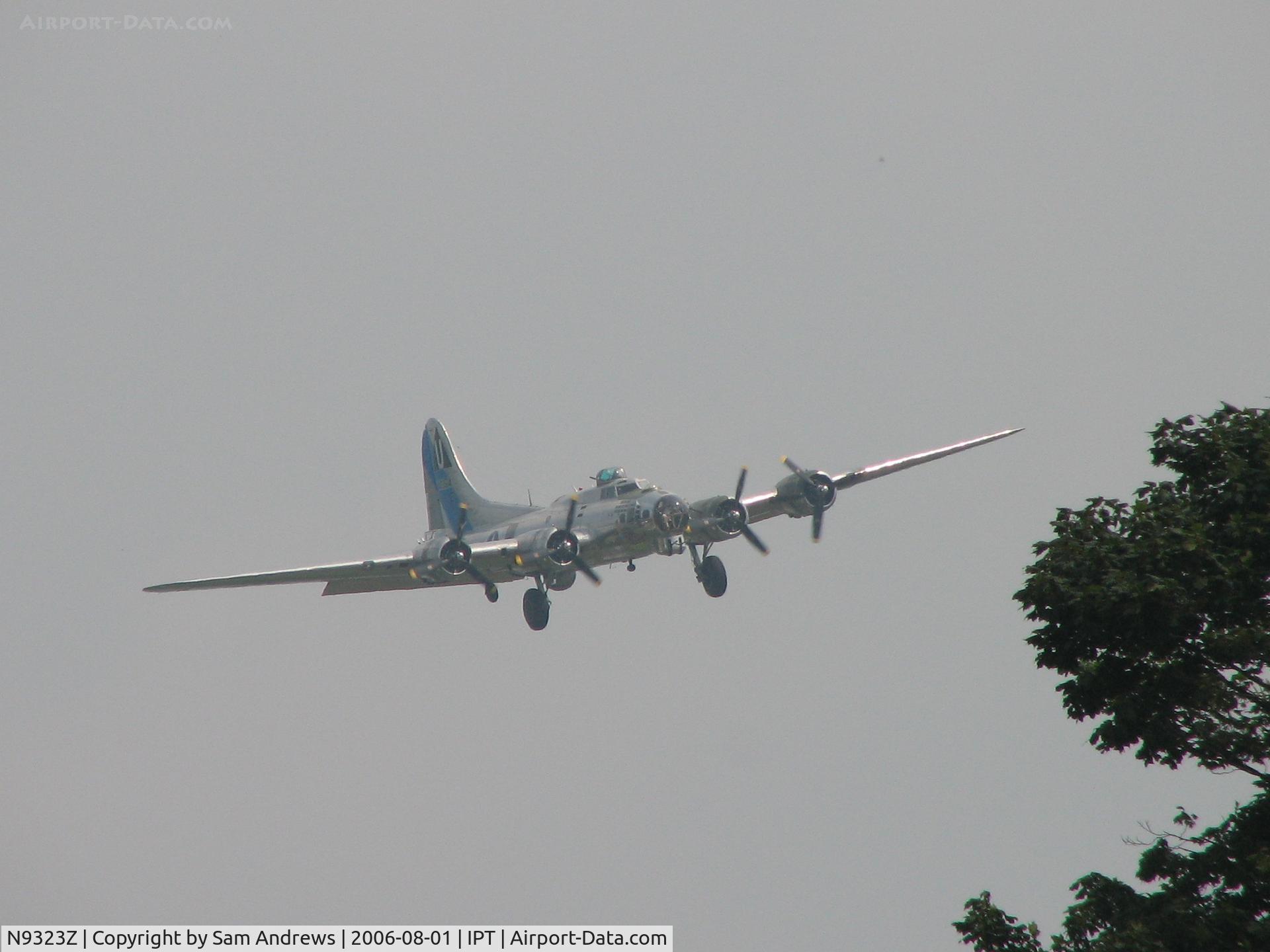 N9323Z, 1944 Boeing B-17G-85-DL Flying Fortress C/N 32155, Leveling off onto final.