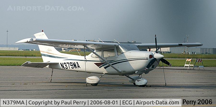 N379MA, 1999 Cessna 182S Skylane C/N 18280443, A visitor from afar, gleaming in the sun