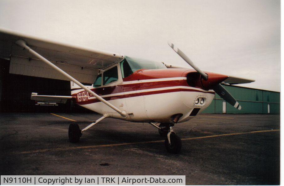 N9110H, 1975 Cessna 172M C/N 17265951, Preflight at Truckee