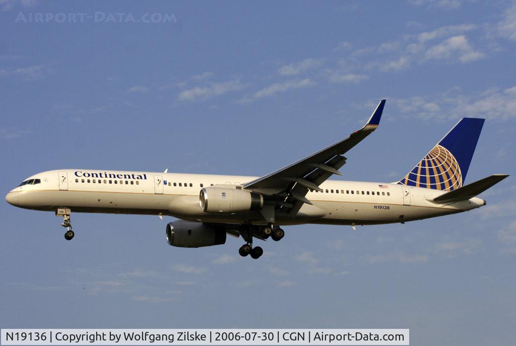 N19136, 1999 Boeing 757-224 C/N 29285, visitor