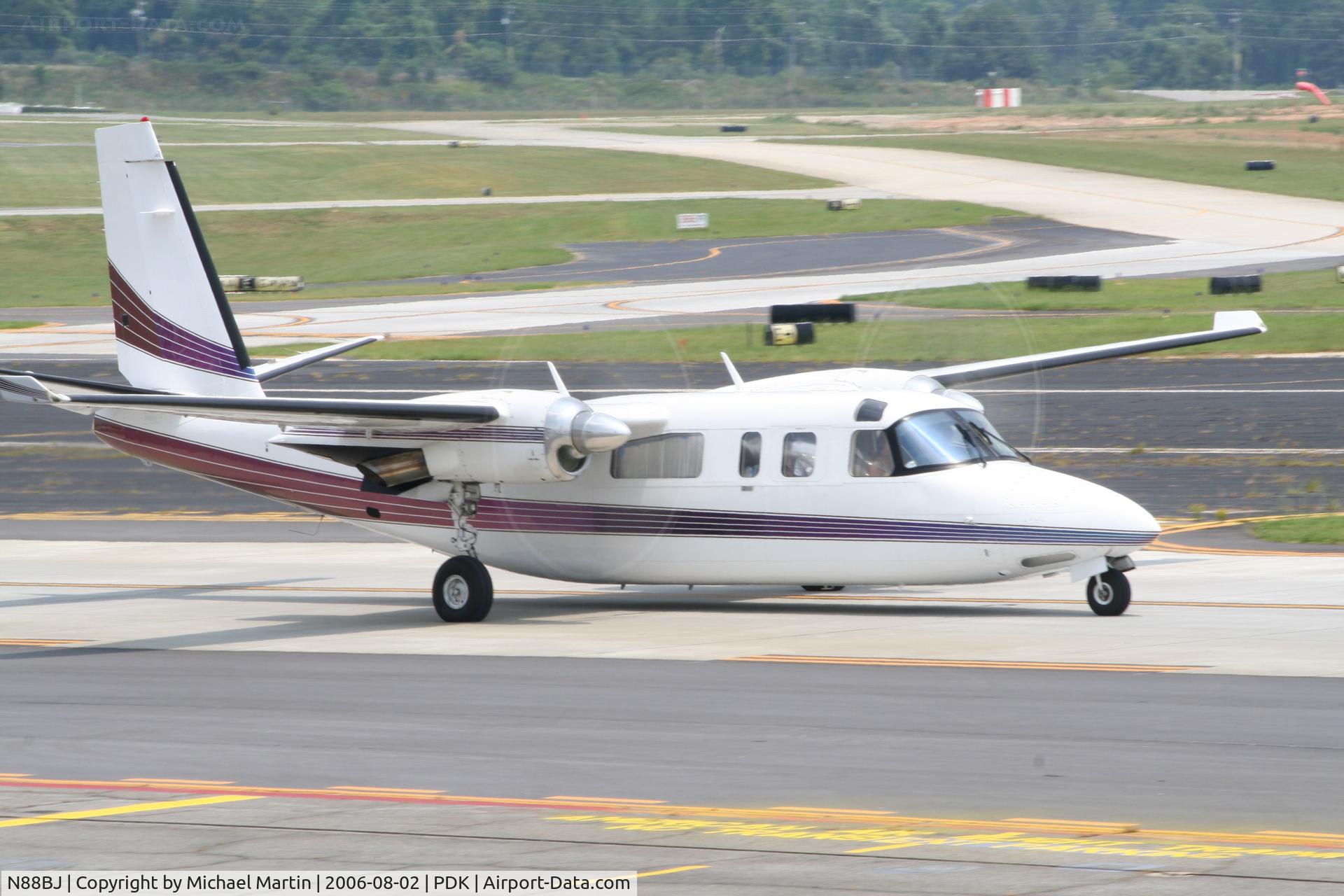 N88BJ, 1980 Rockwell International 690C C/N 11627, Taxing to Runway 34