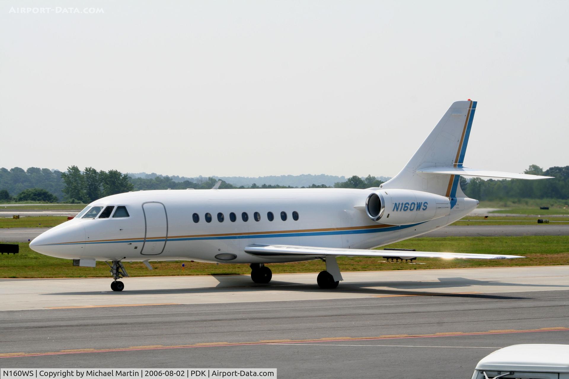 N160WS, 1996 Dassault Falcon 2000 C/N 28, Taxing to Signature Air