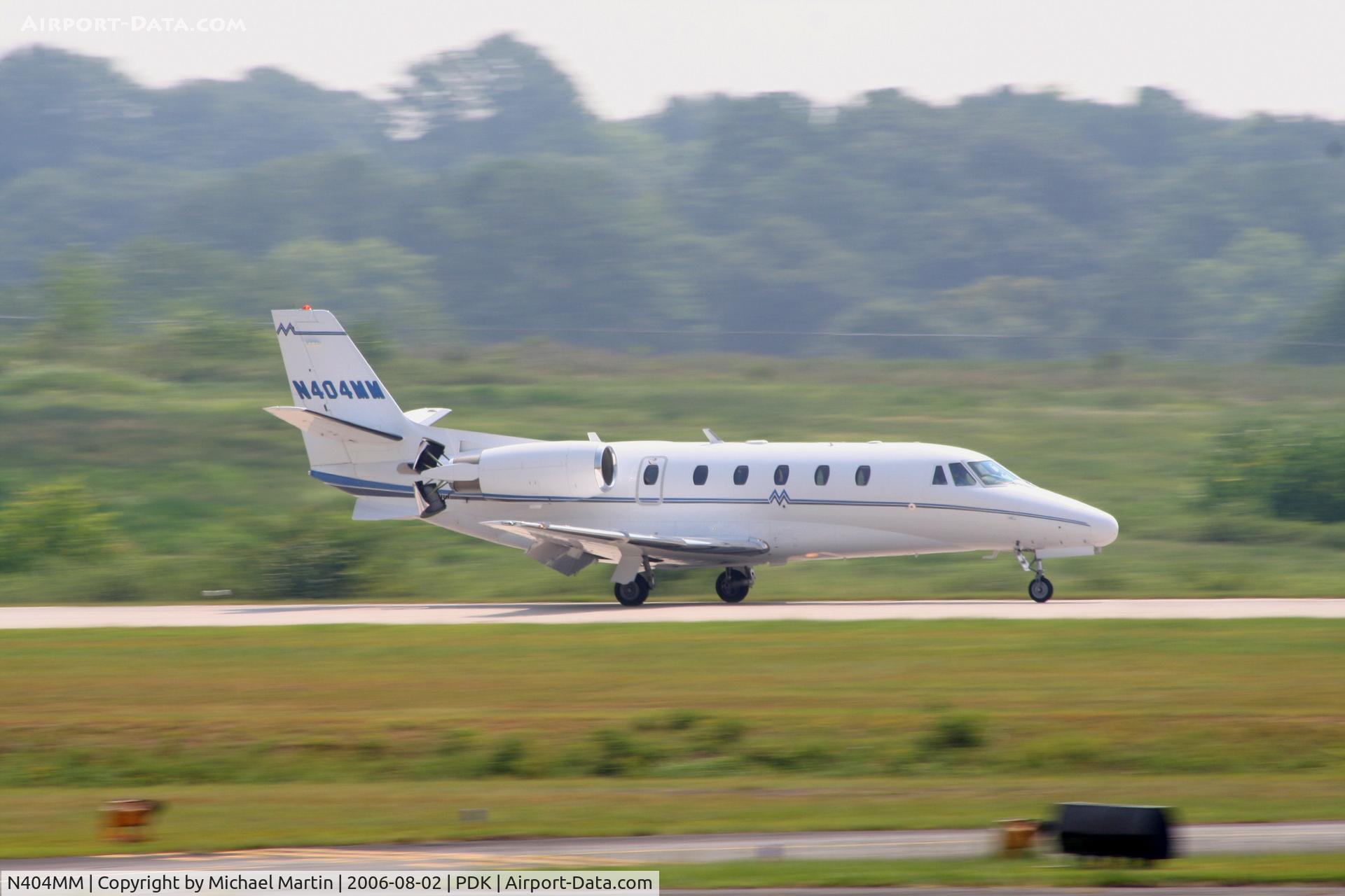 N404MM, 2007 Cessna 560XL C/N 560-5737, LANDING 20L - Air Brakes Extended