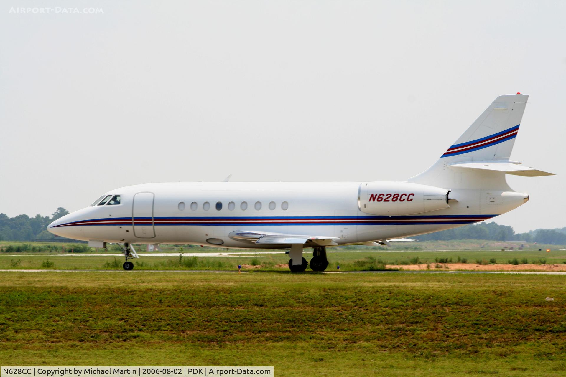 N628CC, 1999 Dassault Falcon 2000 C/N 95, Holding short of 20L