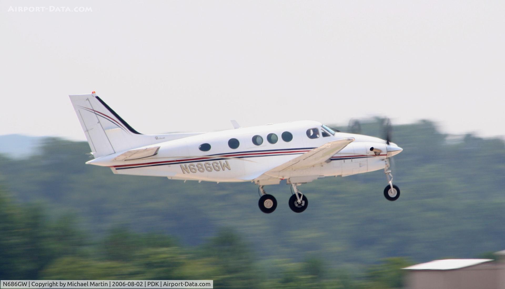 N686GW, 1984 Beech C90 King Air C/N LJ-1082, Departing Runway 20L