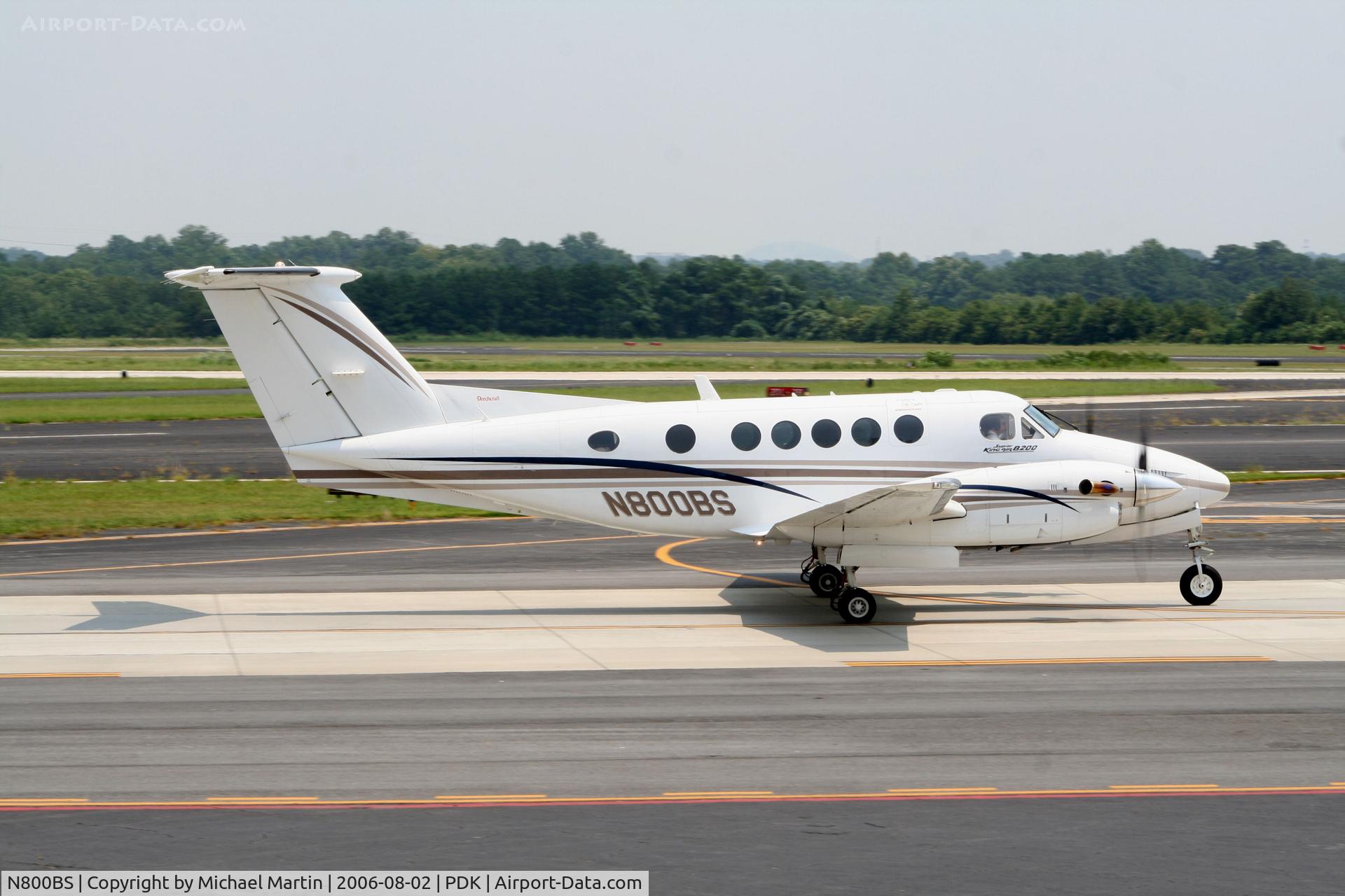 N800BS, 1998 Raytheon Aircraft Company B200 C/N BB-1620, Taxing past Mercury Air Service