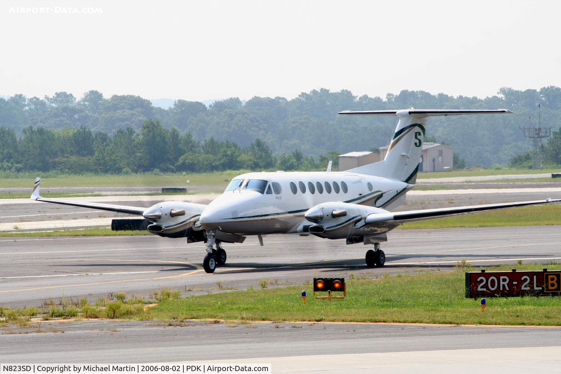 N823SD, Raytheon Aircraft Company B300 C/N FL-390, Taxing to Mercury Air Center