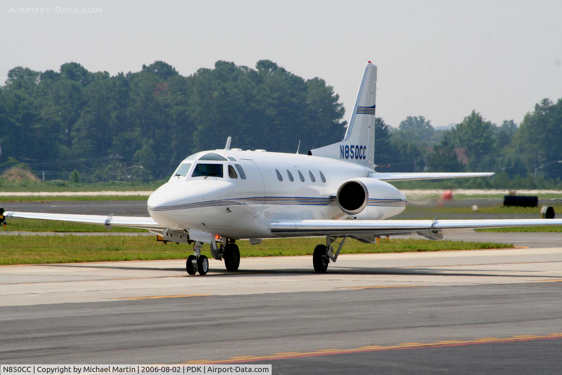N850CC, 1980 Rockwell International NA-265-65 Sabreliner 65 C/N 465-38, Taxing past Mercury Air Service