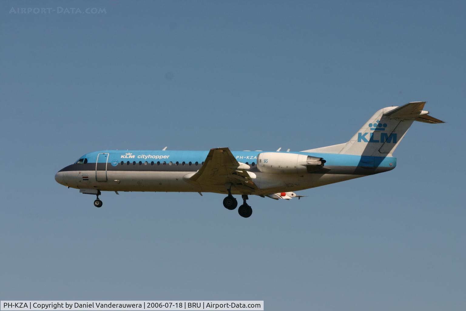 PH-KZA, 1996 Fokker 70 (F-28-070) C/N 11567, arrival of flight KL1723 from AMS