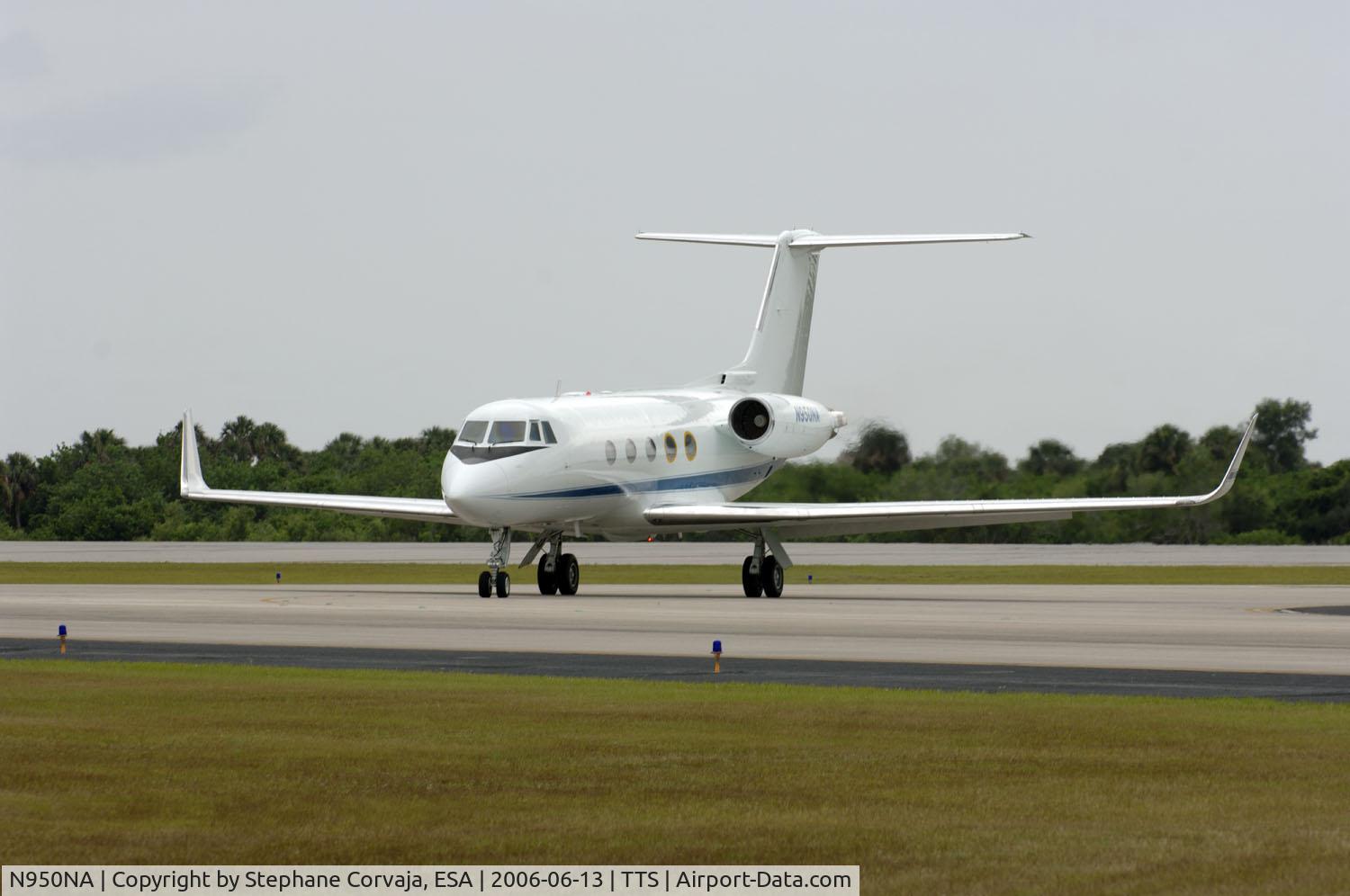 N950NA, 1976 Grumman G-1159 C/N 185, Bringing STS-121 crew to Kennedy Space Center, June 2006