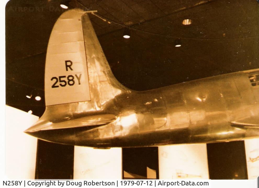 N258Y, 1935 Hughes H-1 C/N 1, 1935 original Hughes H 1-B RACER as NR258Y, earlier NX258Y, P&W Twin Wasp Jr. rated at 700 Hp but could deliver 1,000 Hp for high-speed flight, at National Air & Space Museum
