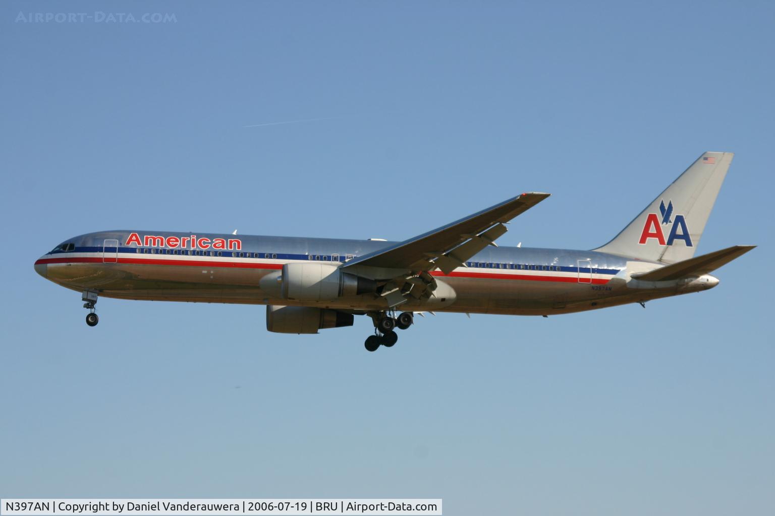 N397AN, 1999 Boeing 767-323/ER C/N 29604, arrival of flight AA172