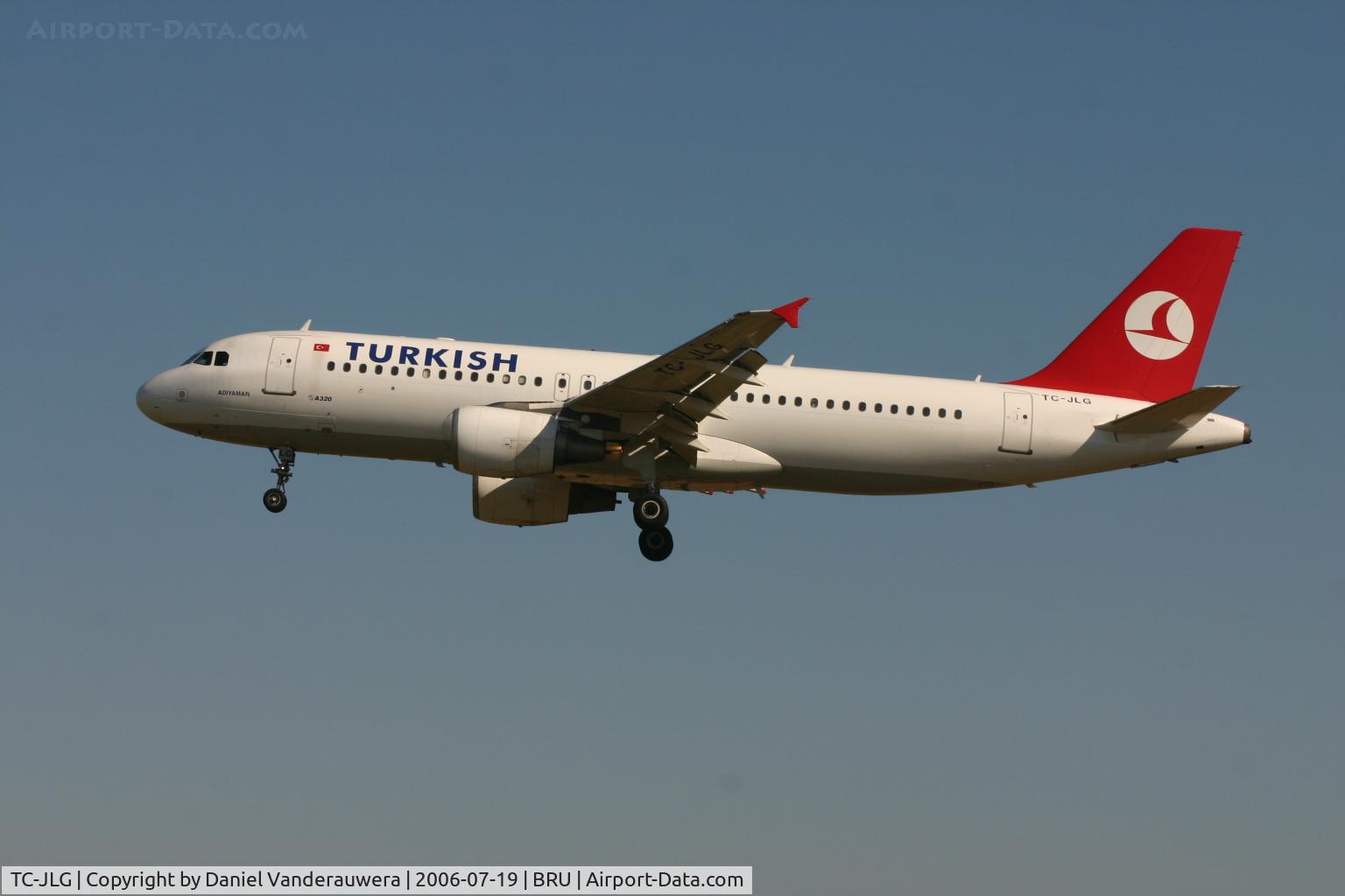 TC-JLG, 1999 Airbus A320-214 C/N 1054, ADIYAMAN is about to land on rwy 25L