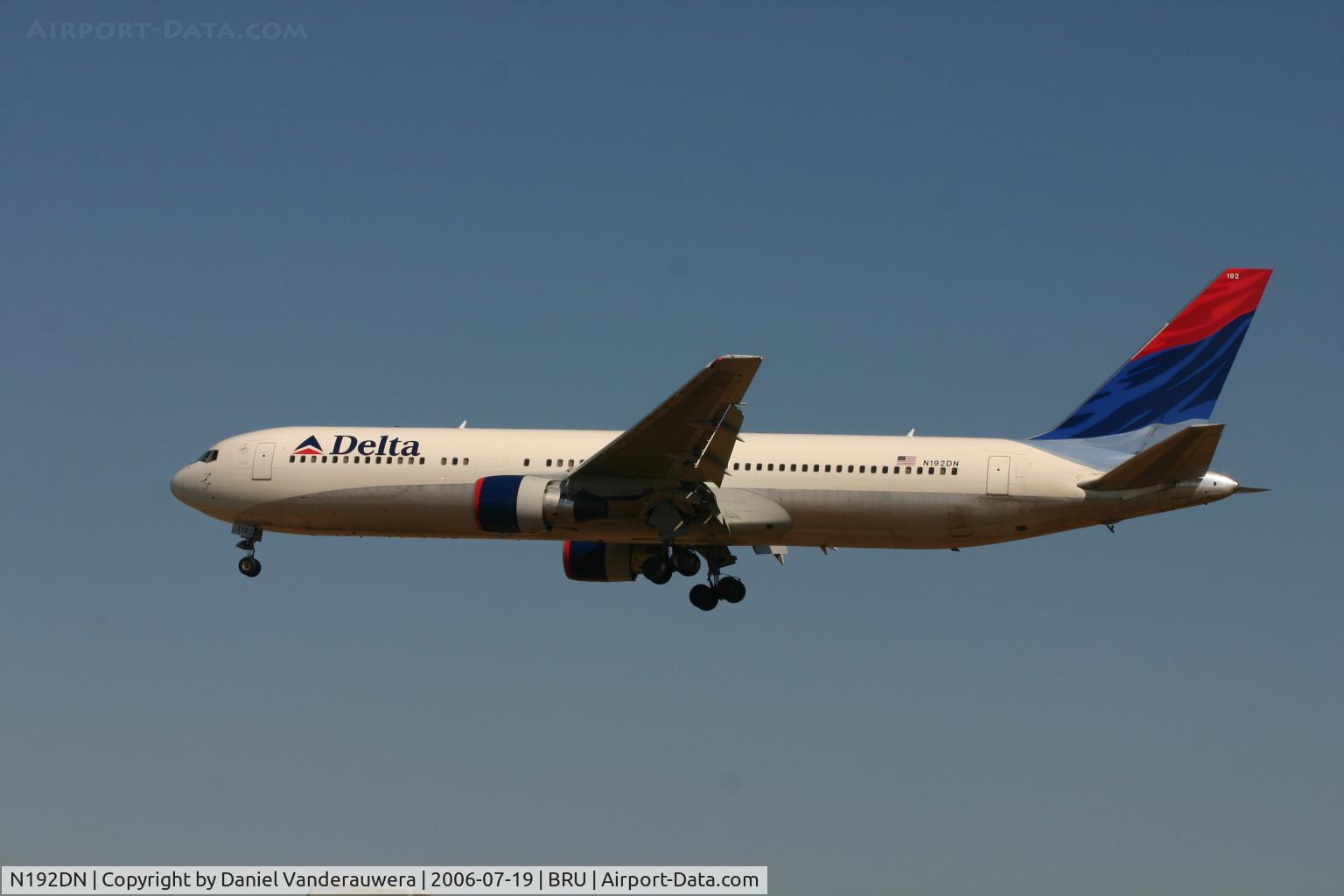 N192DN, 1997 Boeing 767-332 C/N 28449, arrival of flight DL142 from ATLANTA