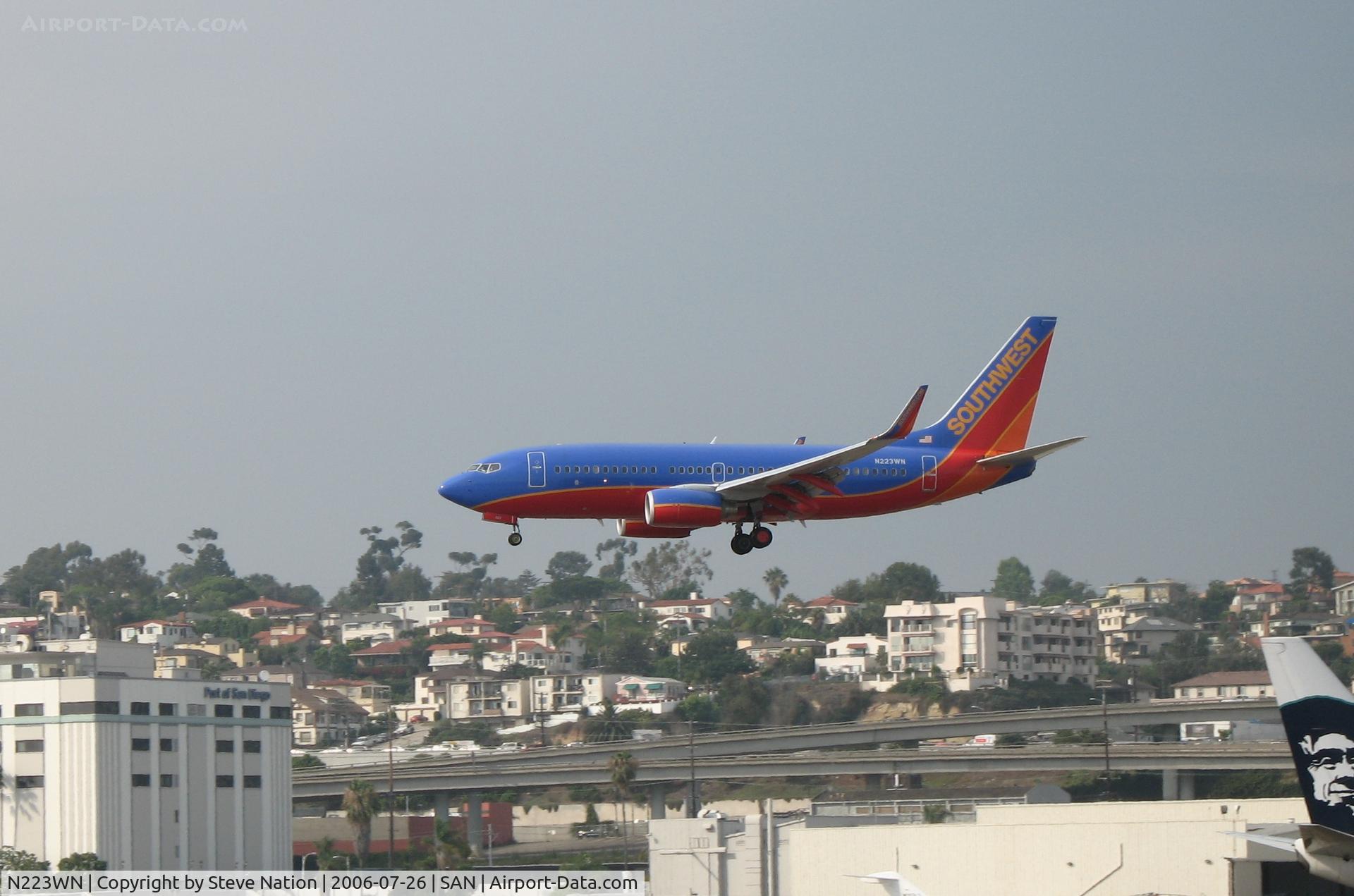 N223WN, 2005 Boeing 737-7H4 C/N 32492, Southwest 737-74H landing @ SAn Diego, CA