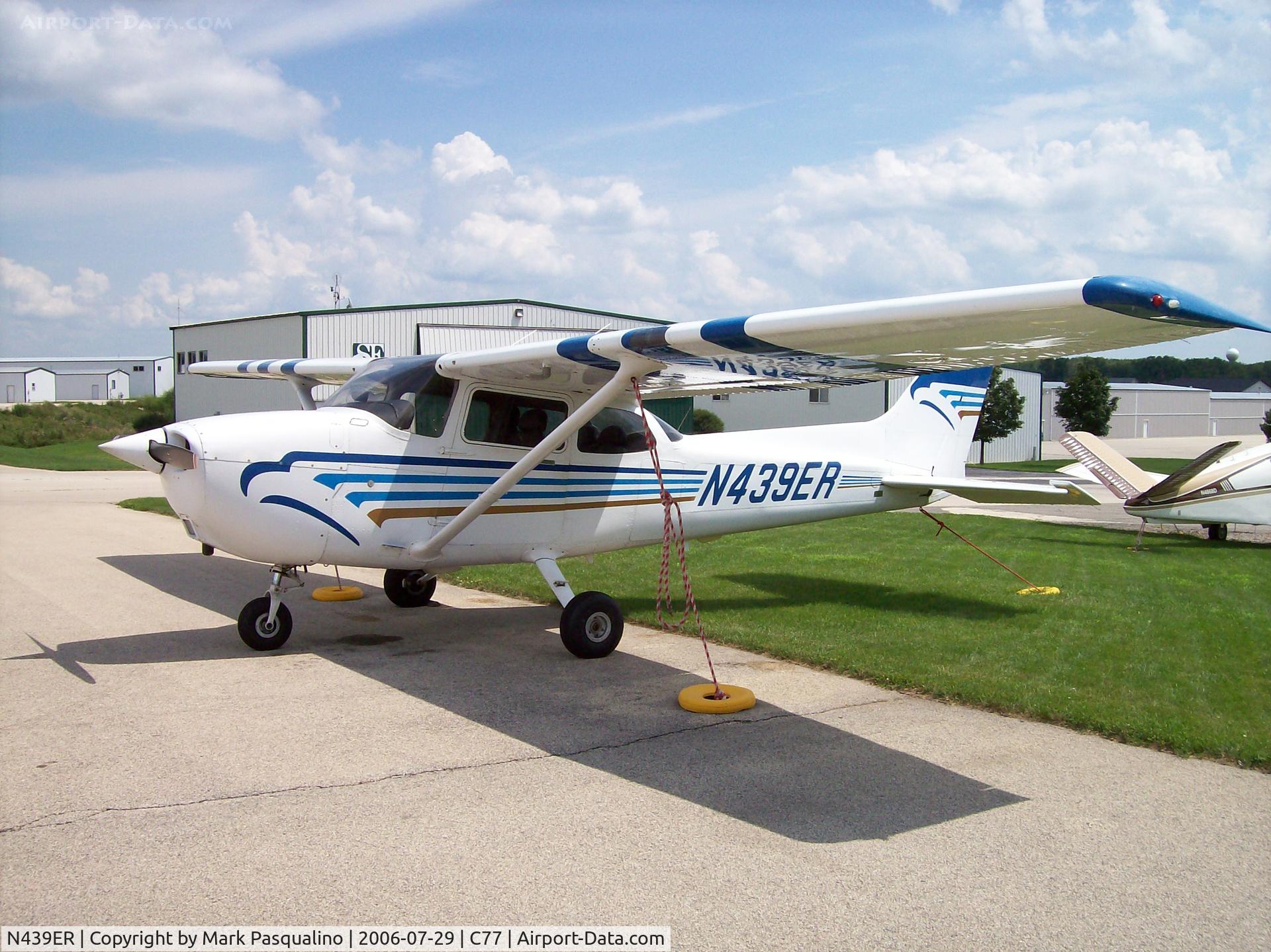 N439ER, 2001 Cessna 172S C/N 172S8935, Cessna 172