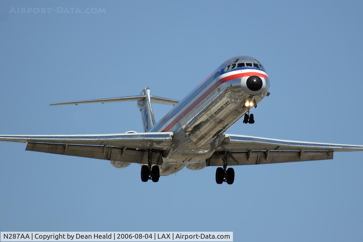 N287AA, 1985 McDonnell Douglas MD-82 (DC-9-82) C/N 49299, American Airlines N287AA (FLT AAL2449) from Dallas Fort Worth Int'l (KDFW) on final approach to RWY 24R.