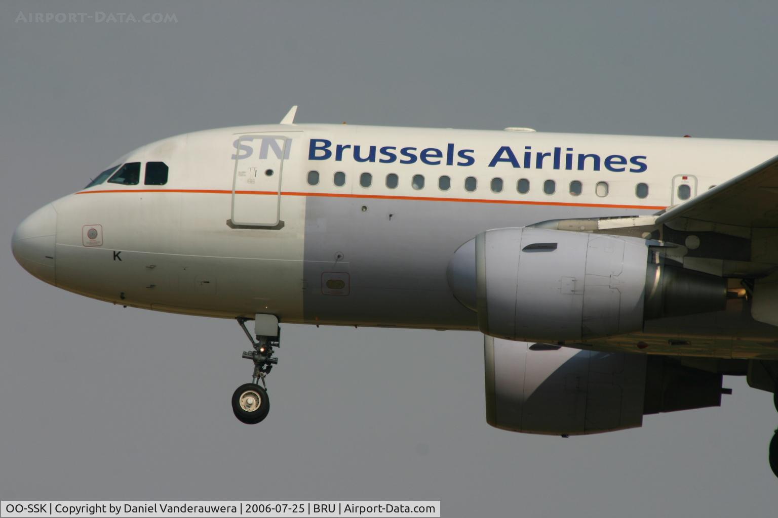 OO-SSK, 2000 Airbus A319-112 C/N 1336, close-up while descending to rwy 02