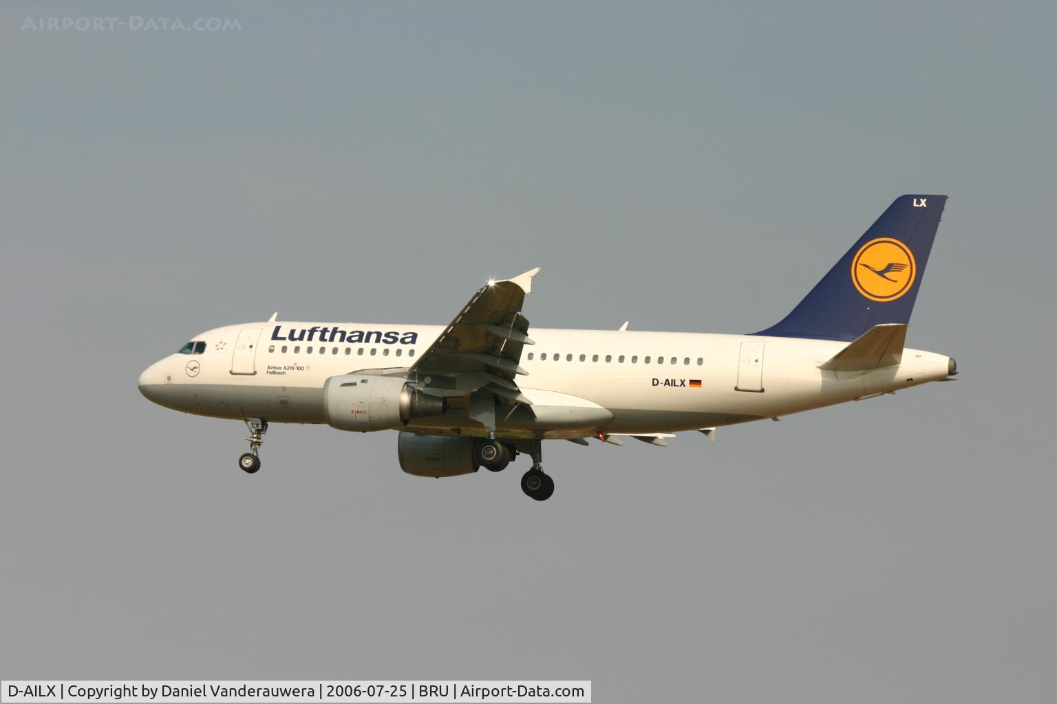 D-AILX, 1998 Airbus A319-114 C/N 860, FELLBACH is descending to rwy 02