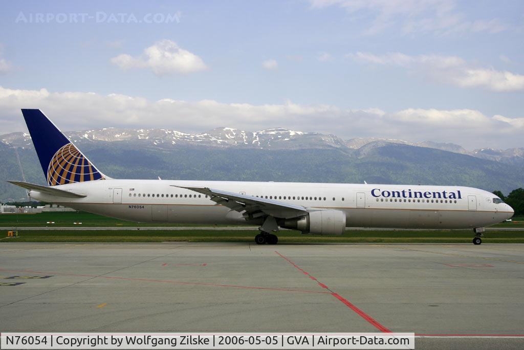 N76054, 2000 Boeing 767-424/ER C/N 29449, visitor