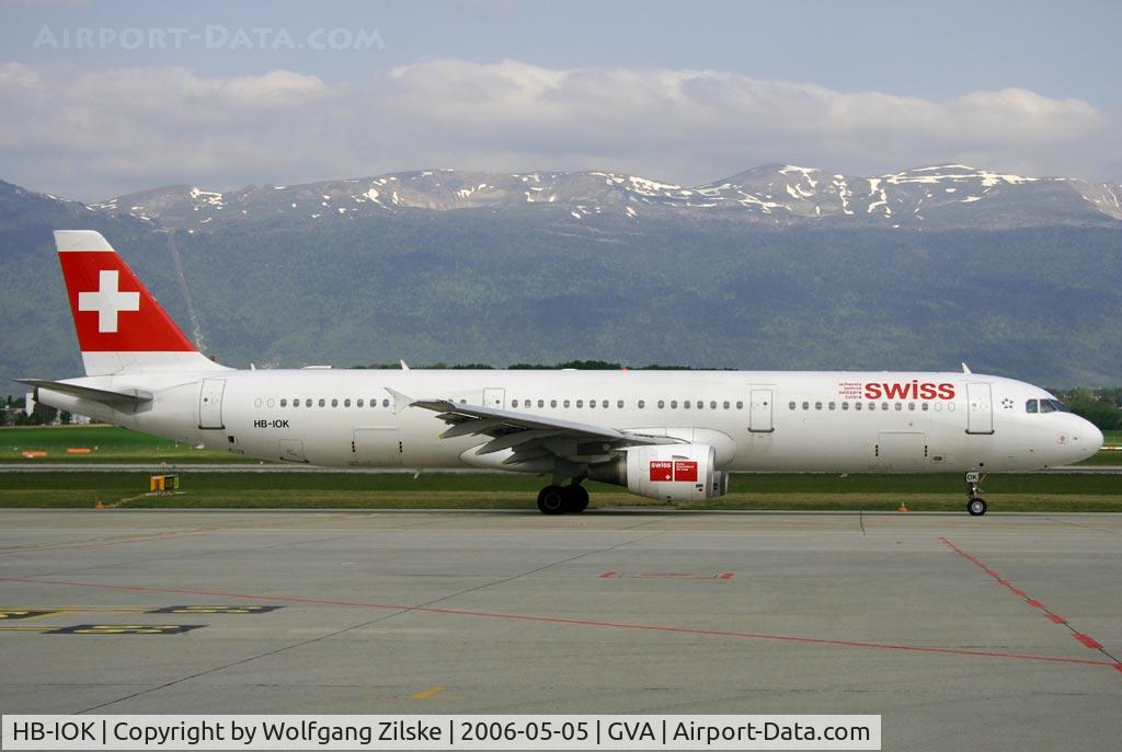 HB-IOK, 1999 Airbus A321-111 C/N 987, visitor