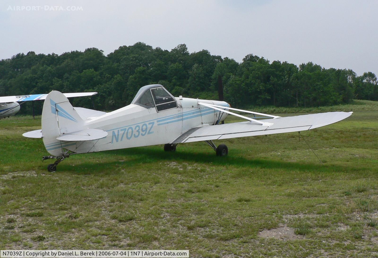 N7039Z, 1964 Piper PA-25-235 C/N 25-2801, This old 1964 workhorse is still employed as a glider tow at Blairstown.