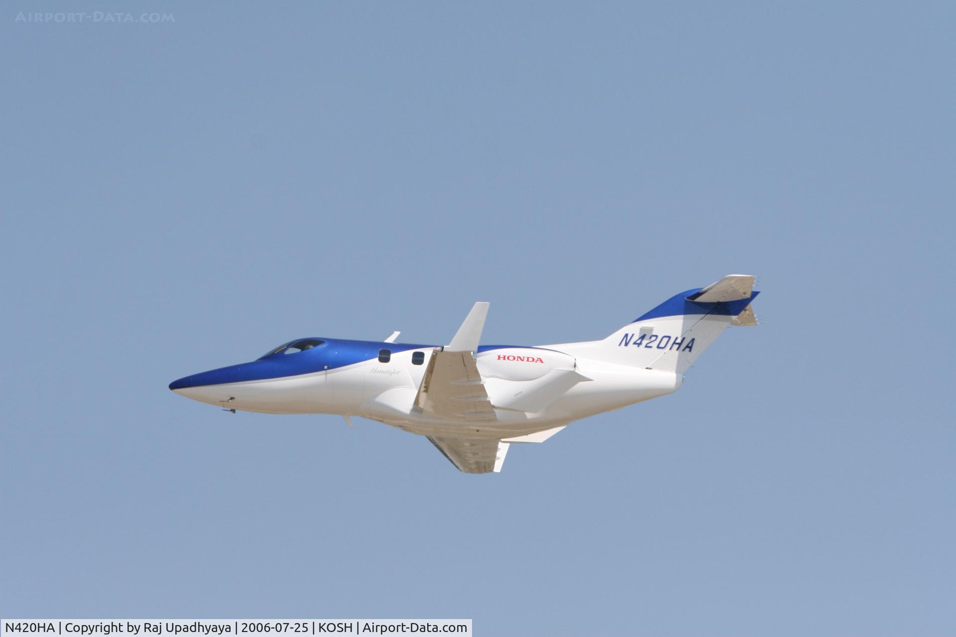 N420HA, 2003 Honda HA-420 HondaJet C/N P001, Honda Jet at Oshkosh Airventure 2006
