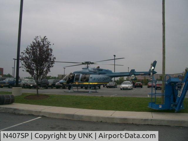 N407SP, 1996 Bell 407 C/N 53011, Landed in a parking lot