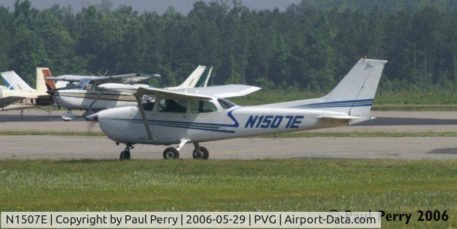 N1507E, 1978 Cessna 172N C/N 17271028, Taxiing about, getting in line for takeoff