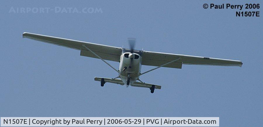 N1507E, 1978 Cessna 172N C/N 17271028, Coming in for a touch-and-go