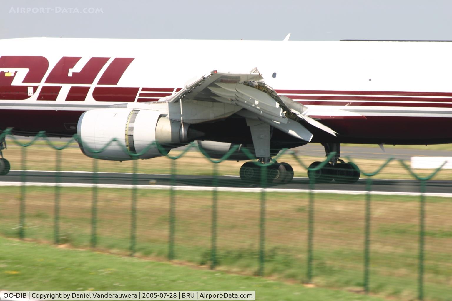 OO-DIB, 1983 Airbus A300B4-203(F) C/N 274, close-up of left wing while reducing speed - sorry for the fence