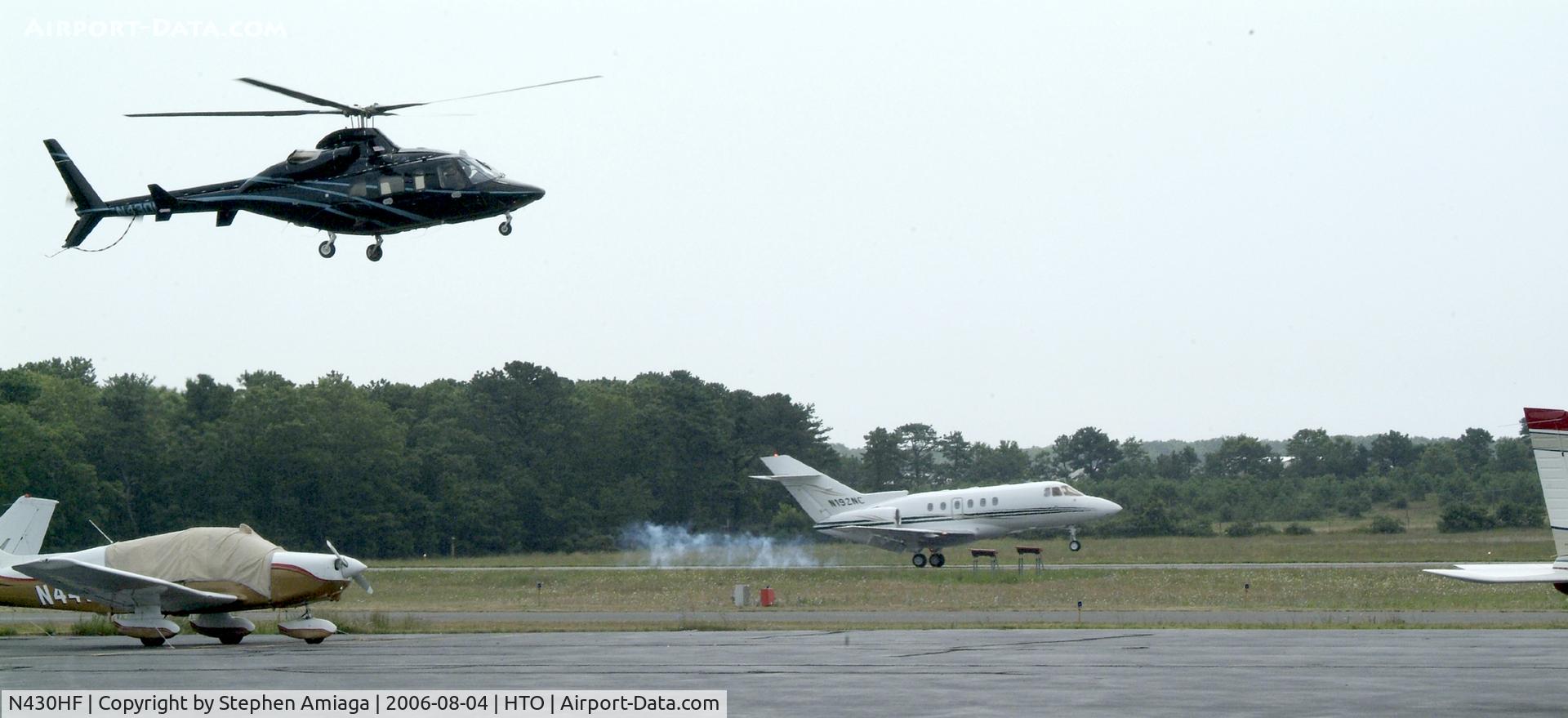 N430HF, 1999 Bell 430 C/N 49052, 192NC and 430 HF arrive simultaneously with their weekend visitors...