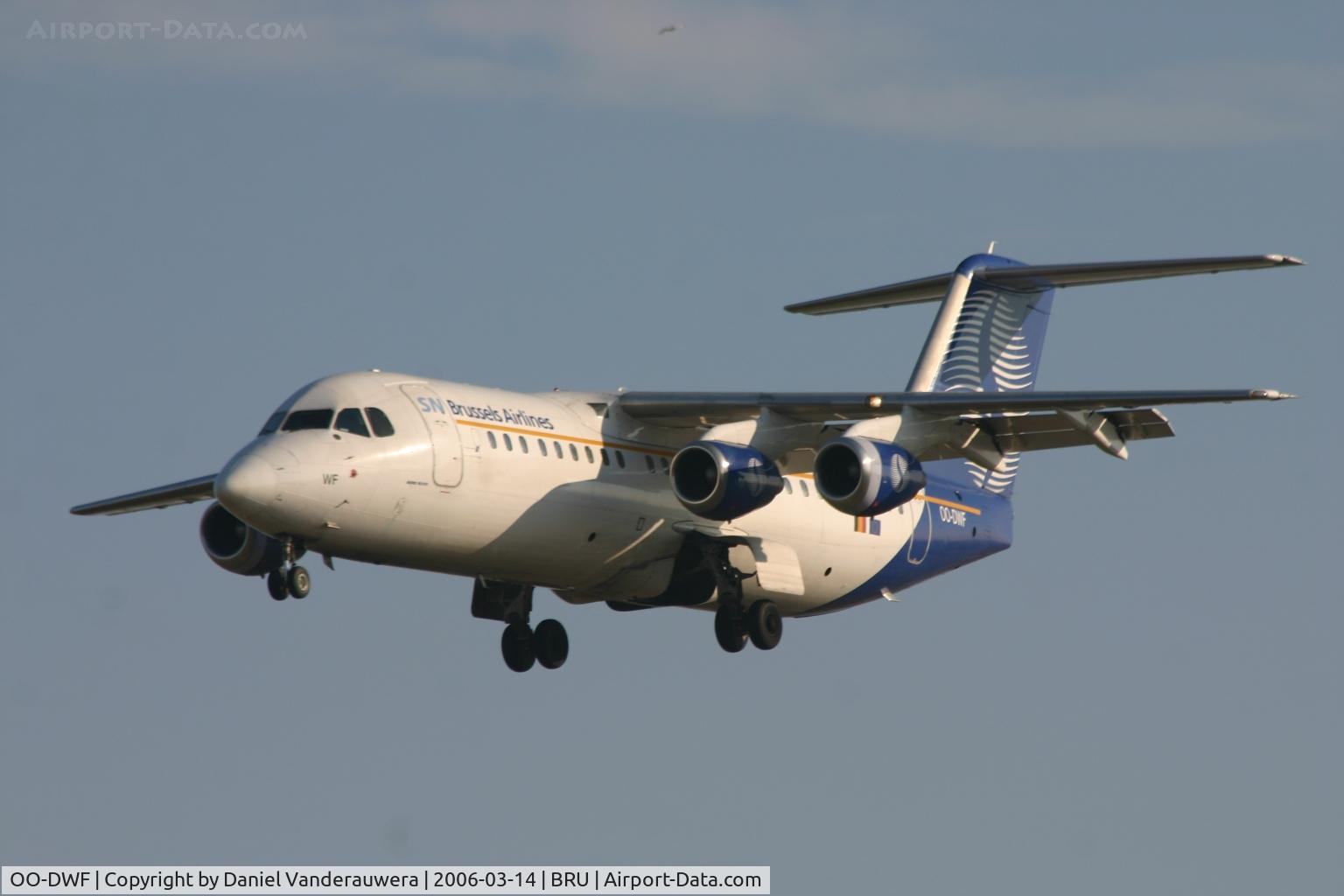 OO-DWF, 1998 British Aerospace Avro 146-RJ100 C/N E3332, arrival of OO-DWF on rwy 25L