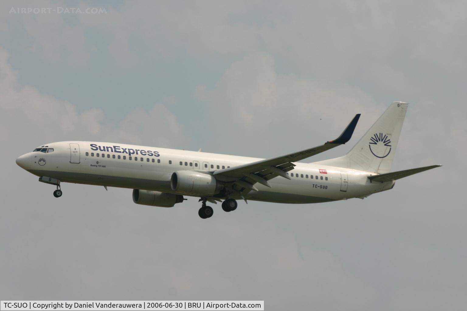 TC-SUO, 2001 Boeing 737-86Q C/N 30272, arrival of flight XQ546, descending to rwy 02