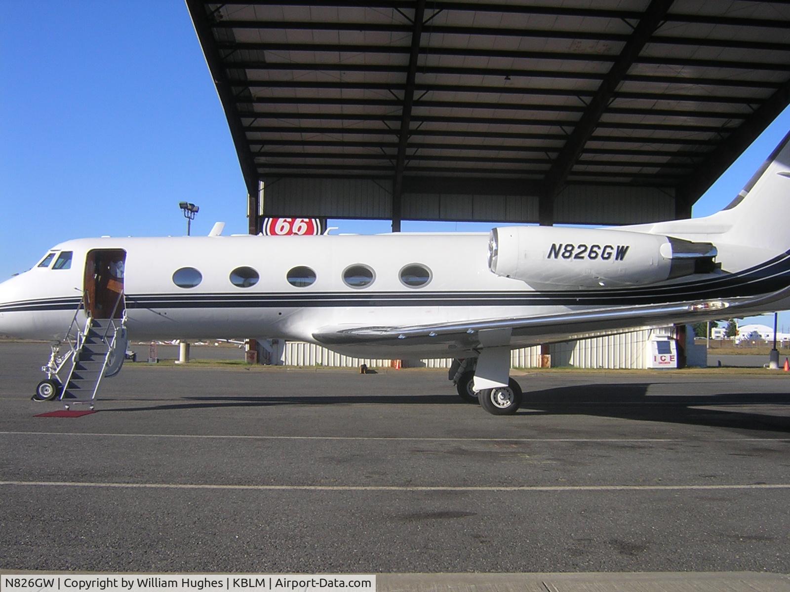 N826GW, 1977 Grumman G-1159 Gulfstream II C/N 210, waiting for passengers to depart to Malibu