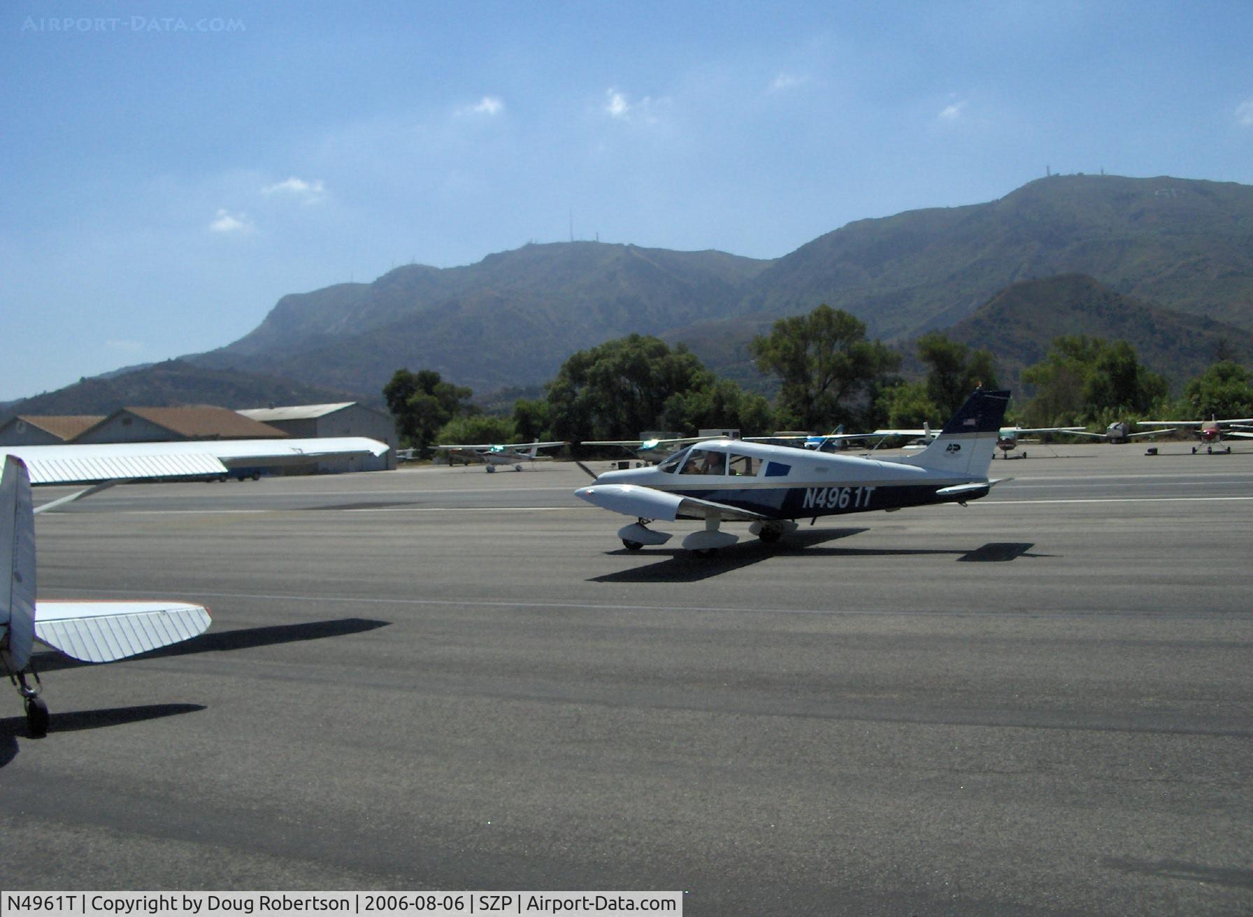 N4961T, 1972 Piper PA-28-140 Cruiser C/N 28-7225289, 1972 Piper PA-28-140 CRUISER, Lycoming O-320-E2A 150 Hp, taxi to Runway 22, Booster tips