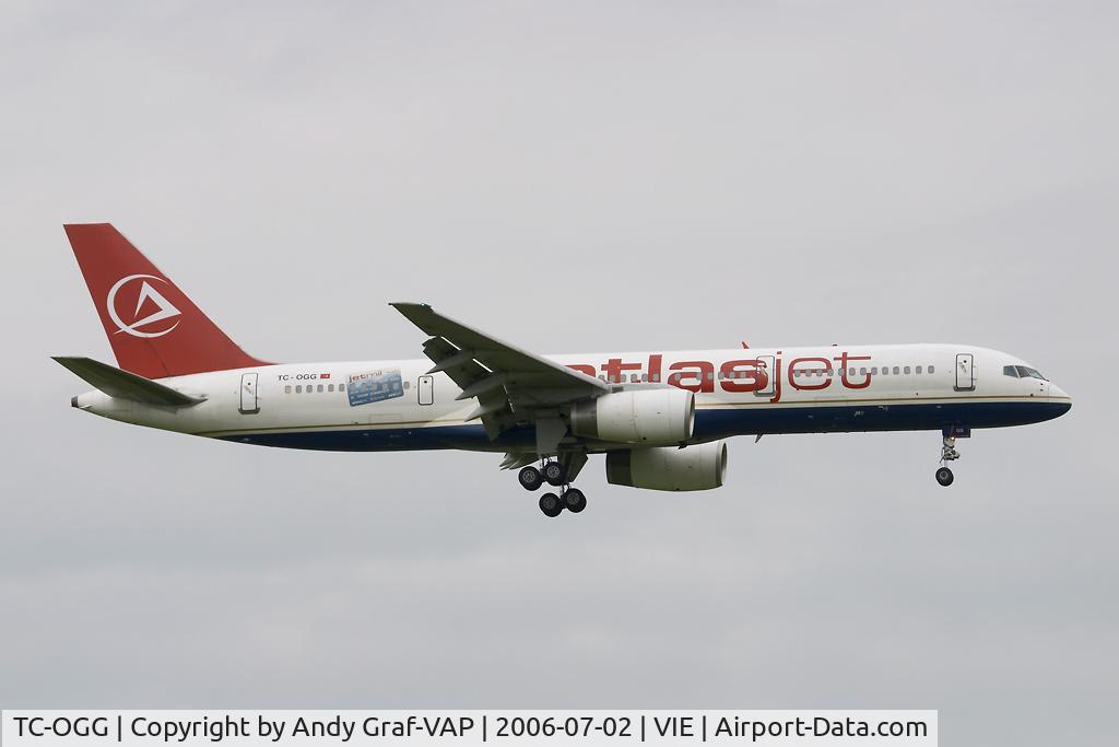 TC-OGG, 1988 Boeing 757-2G5 C/N 23983, On short final RWY34.