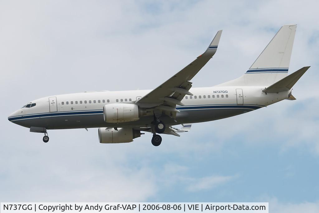 N737GG, 1999 Boeing 737-74Q C/N 29136, On final RWY34.