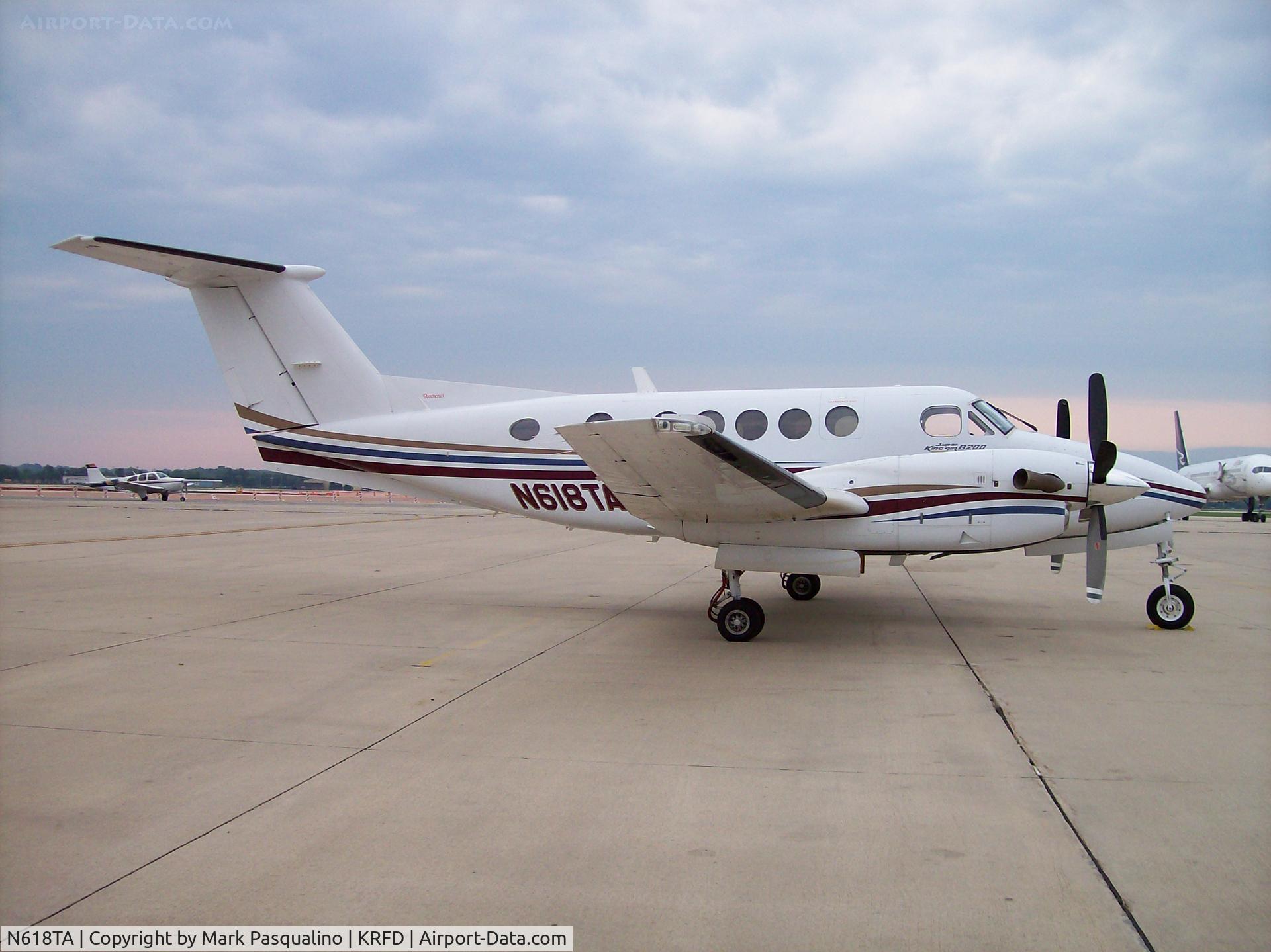 N618TA, 2001 Raytheon B200 King Air C/N BB-1754, Beech B200