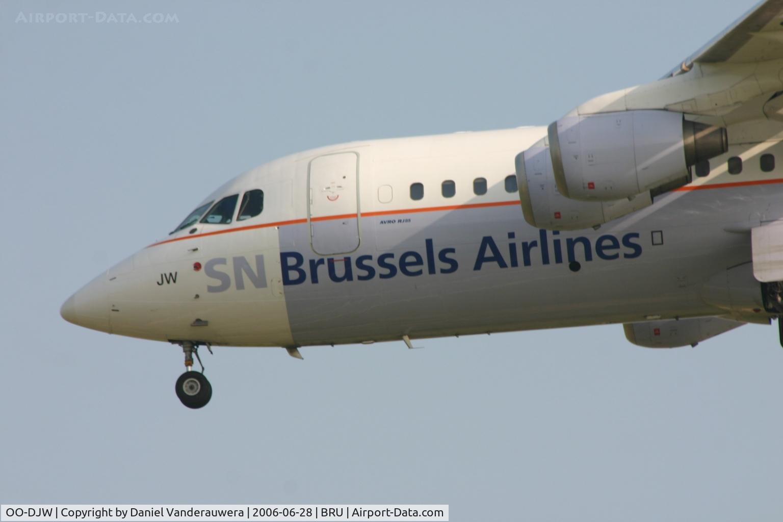 OO-DJW, 1996 British Aerospace Avro 146-RJ85 C/N E.2296, new livery